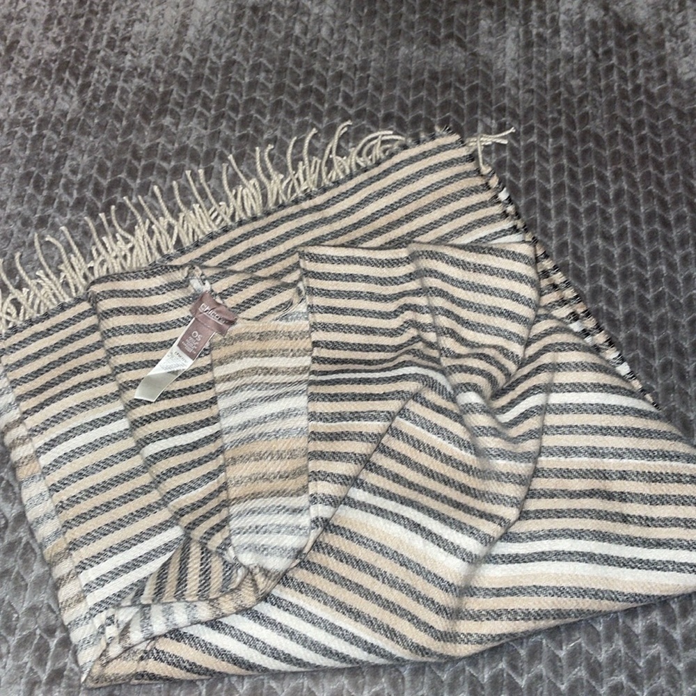 Chico’s‎ shawl/wrap.  One size.